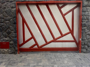 Nora Dobarro - Puerta roja